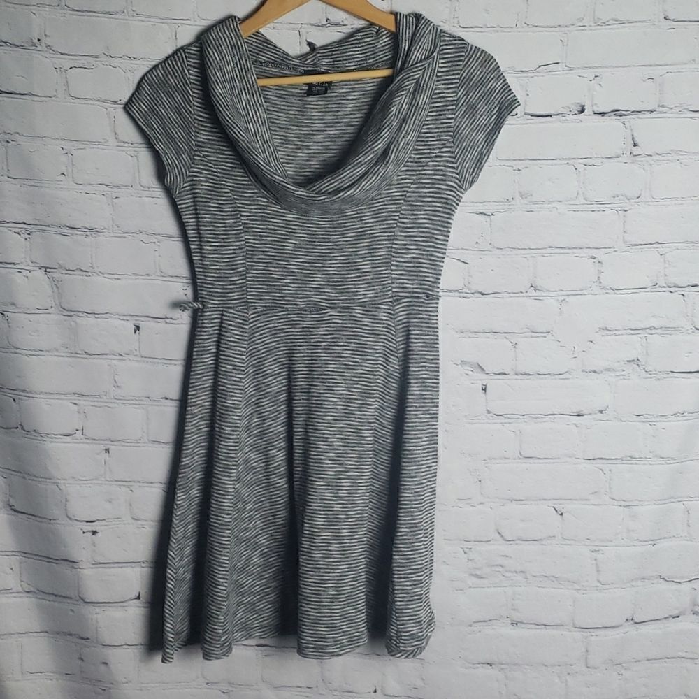 Rue 21 Black and White Top